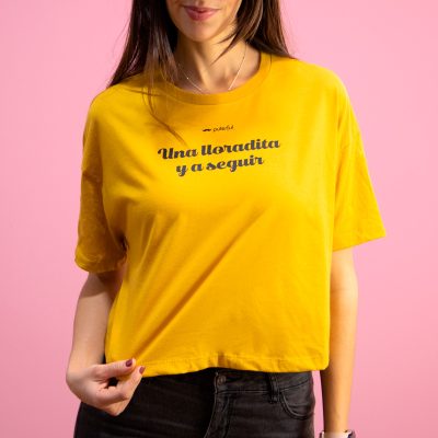 Camiseta Crop Top - Una lloradita - Amarilla