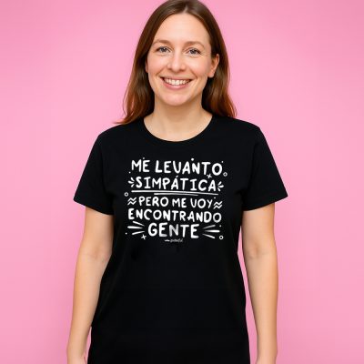Camiseta Minimal - Me levanto simpática